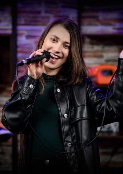 Regián Réka Kata, Ének